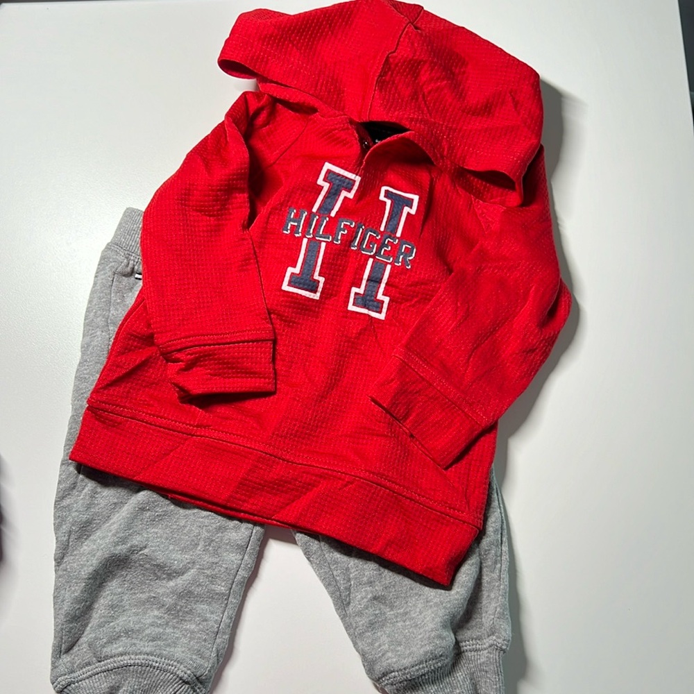 NWOT Tommy Hilfiger outfit- sweatpants and nylon hoodie long sleeve, size 6-9M